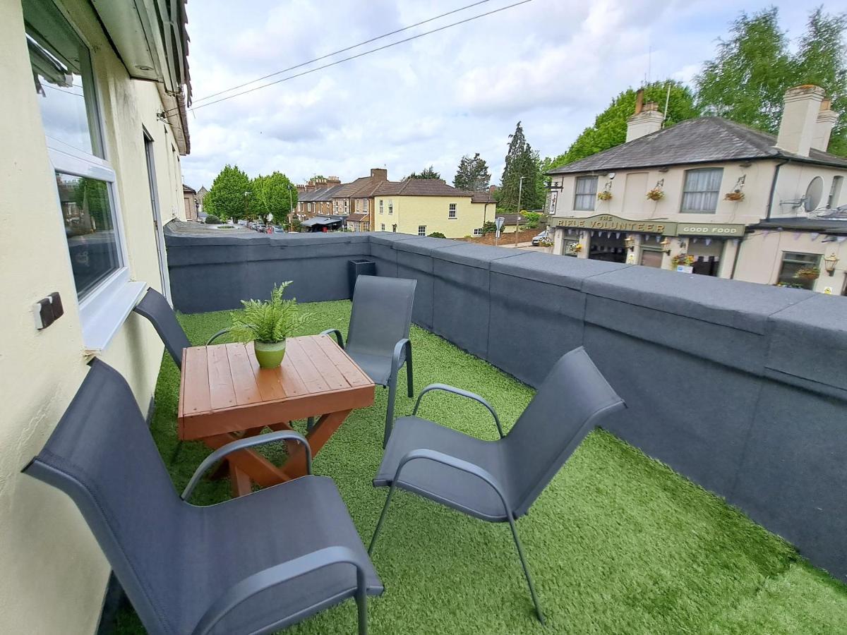 Bright 3 Bed Apartment With Terrace, Free Parking On Premises Watford  Exteriör bild
