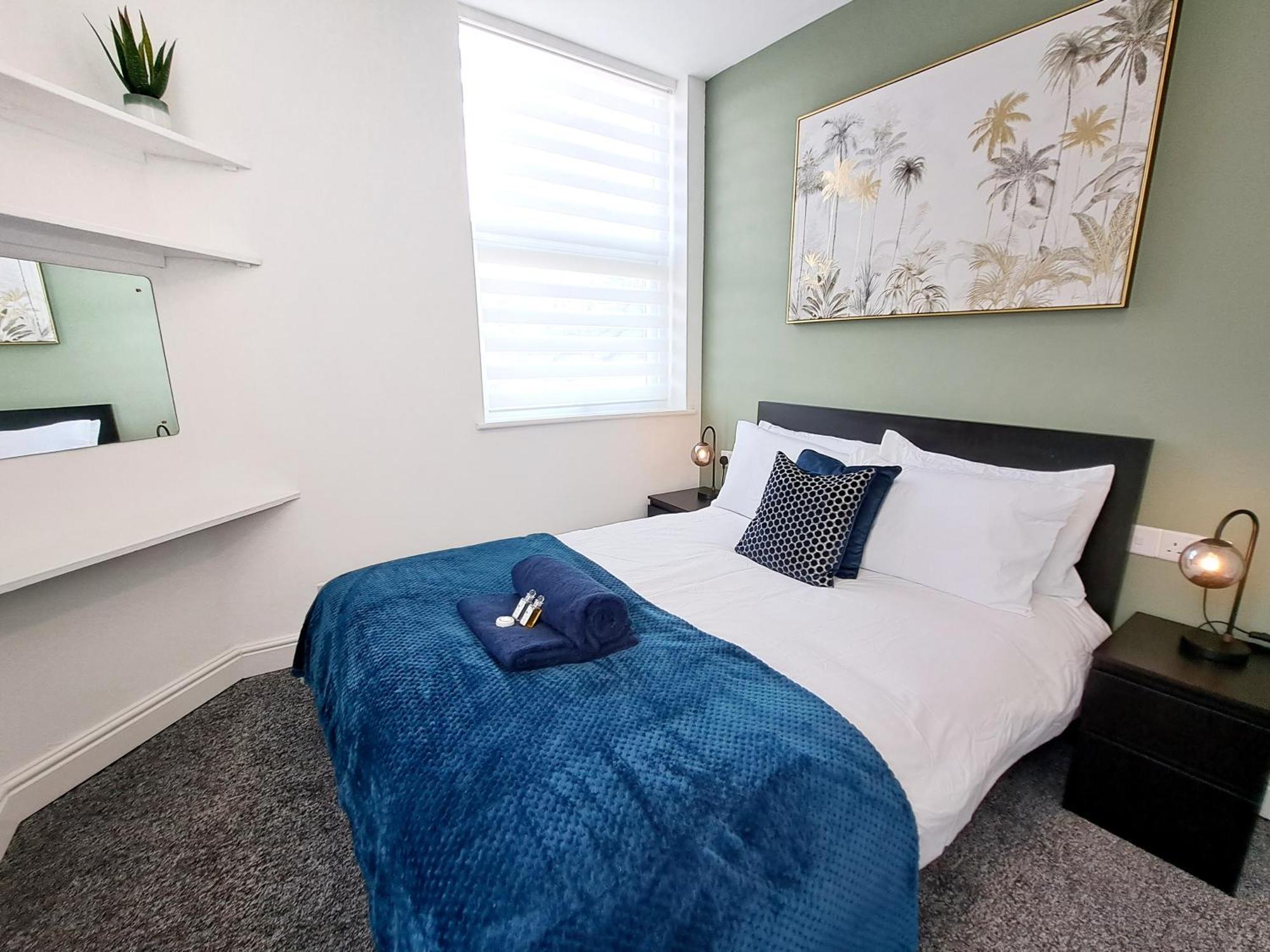 Bright 3 Bed Apartment With Terrace, Free Parking On Premises Watford  Exteriör bild